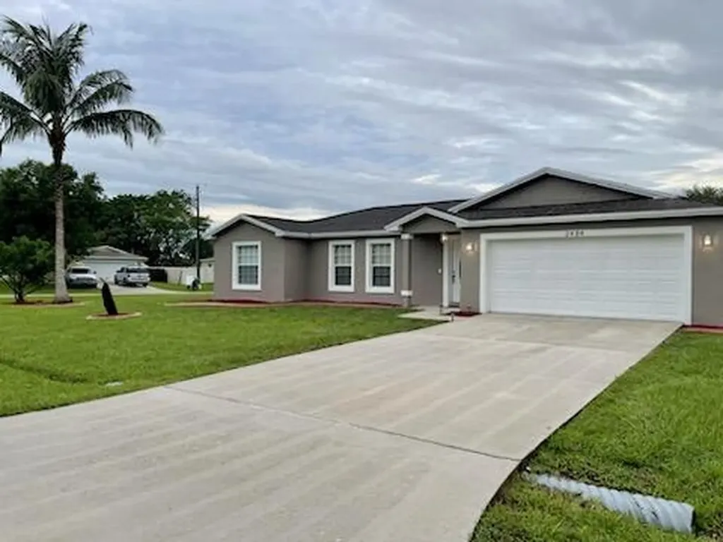 2484 SE Renick Avenue Port St Lucie FL 34952