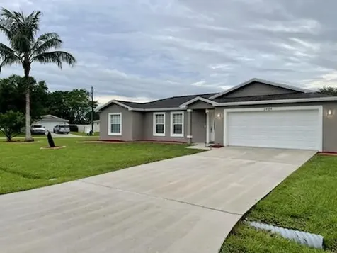 2484 SE Renick Avenue Port St Lucie FL 34952