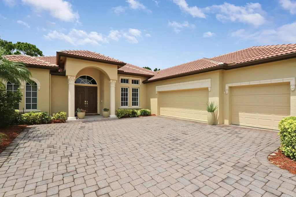 874 SW Grand Reserves Boulevard Port St Lucie FL 34986