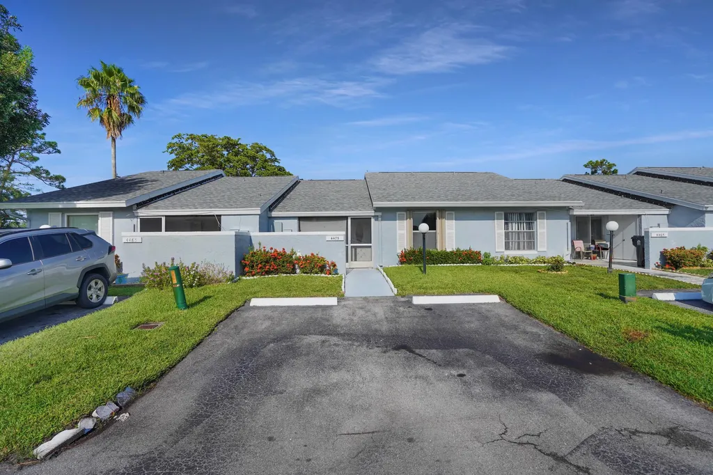 4475 Lucerne Villas Lane Lake Worth FL 33467