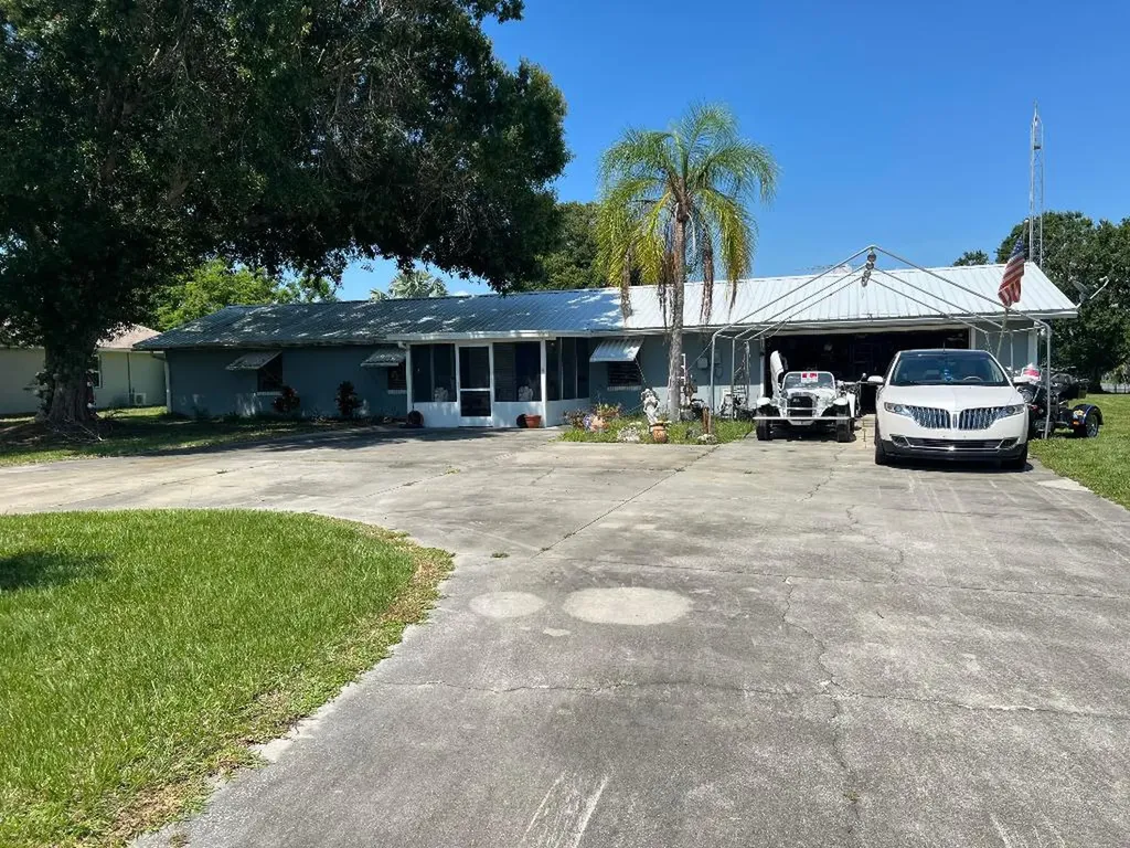 2691 SE 24th Boulevard Okeechobee FL 34974
