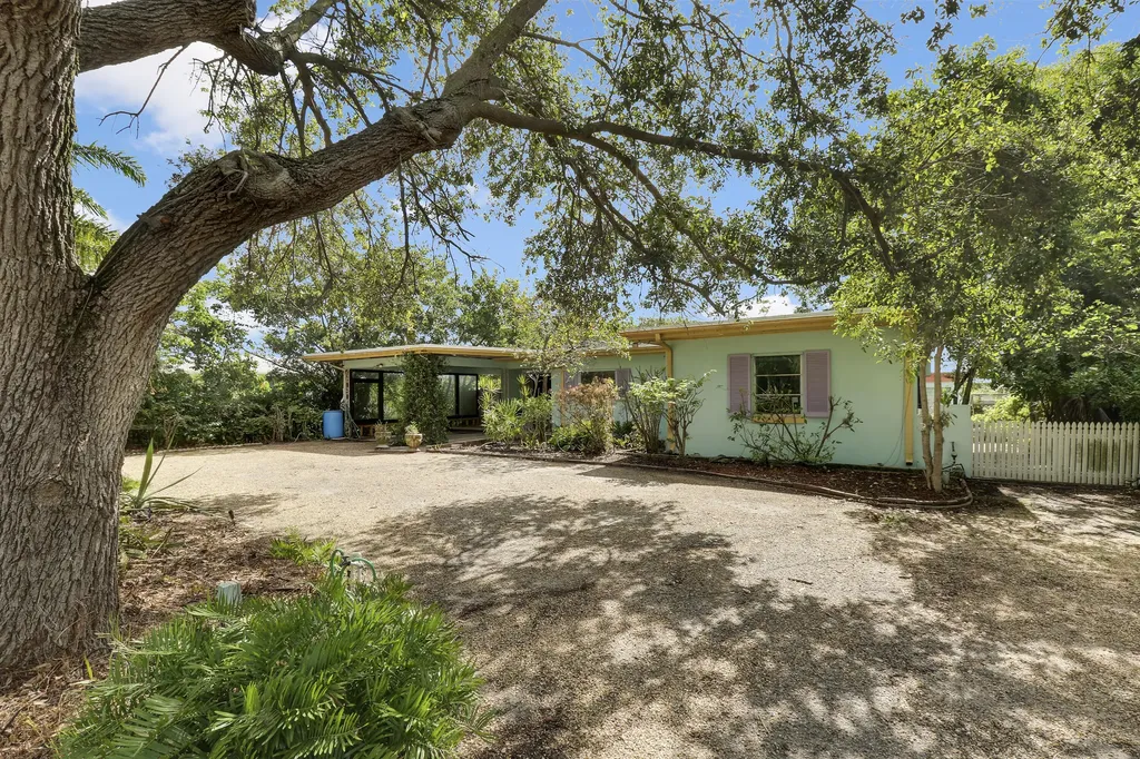 1124 N B Street Lake Worth Beach FL 33460