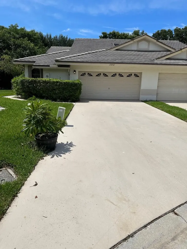 10852 Stafford Circle N Boynton Beach FL 33436
