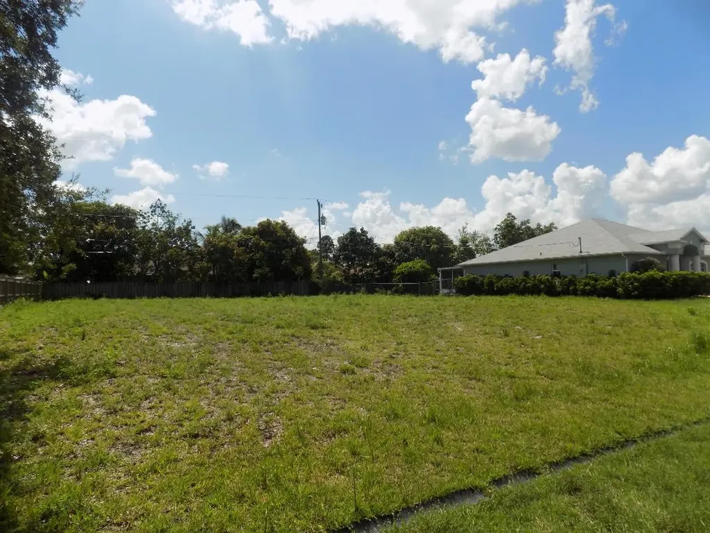 3174 SW Cathedral Street Port St Lucie FL 34953