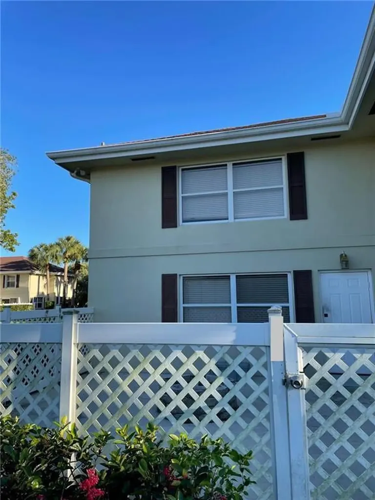 10 Amherst Court Royal Palm Beach FL 33411