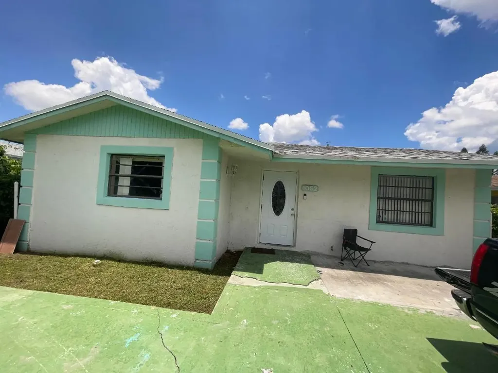 1052 W 6th Street Riviera Beach FL 33404