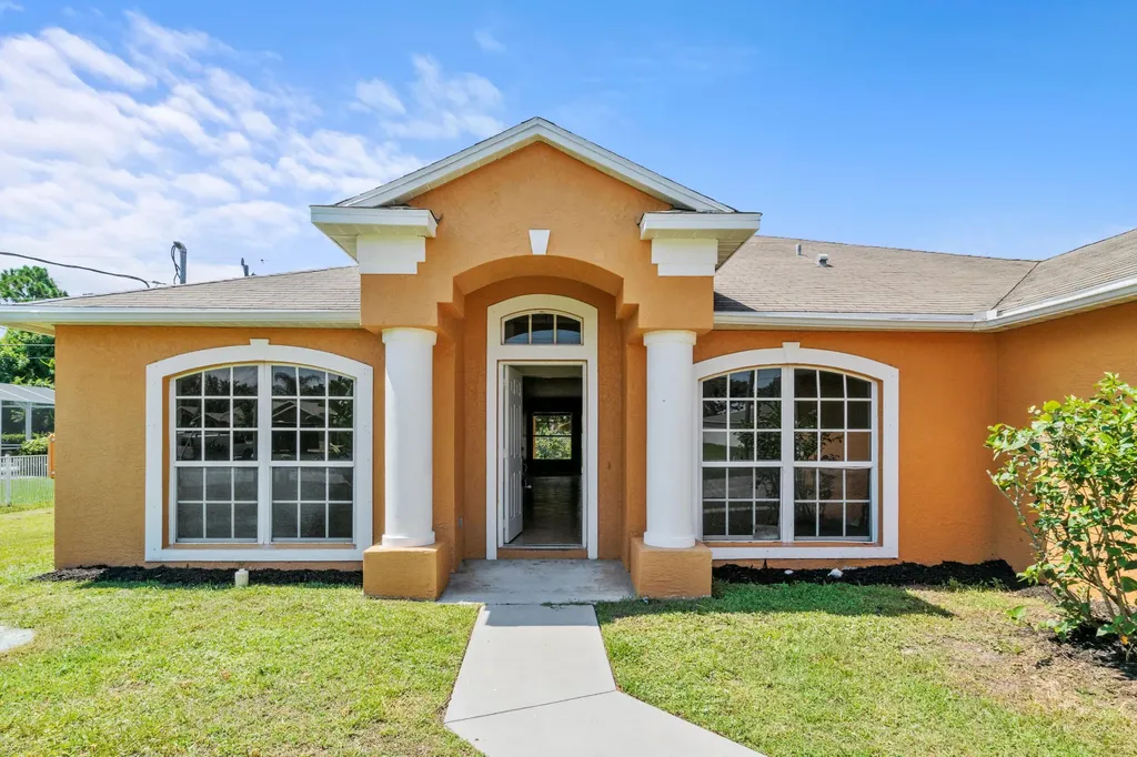 3213 SE West Snow Road Port St Lucie FL 34984