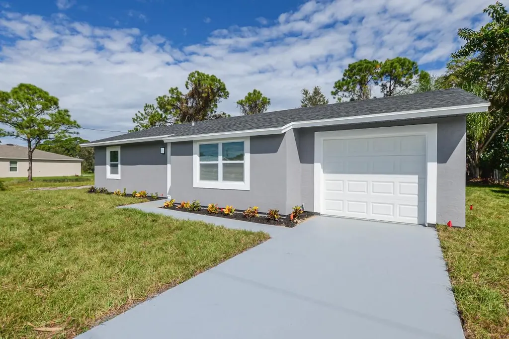 957 SW Nichols Terrace Port St Lucie FL 34953