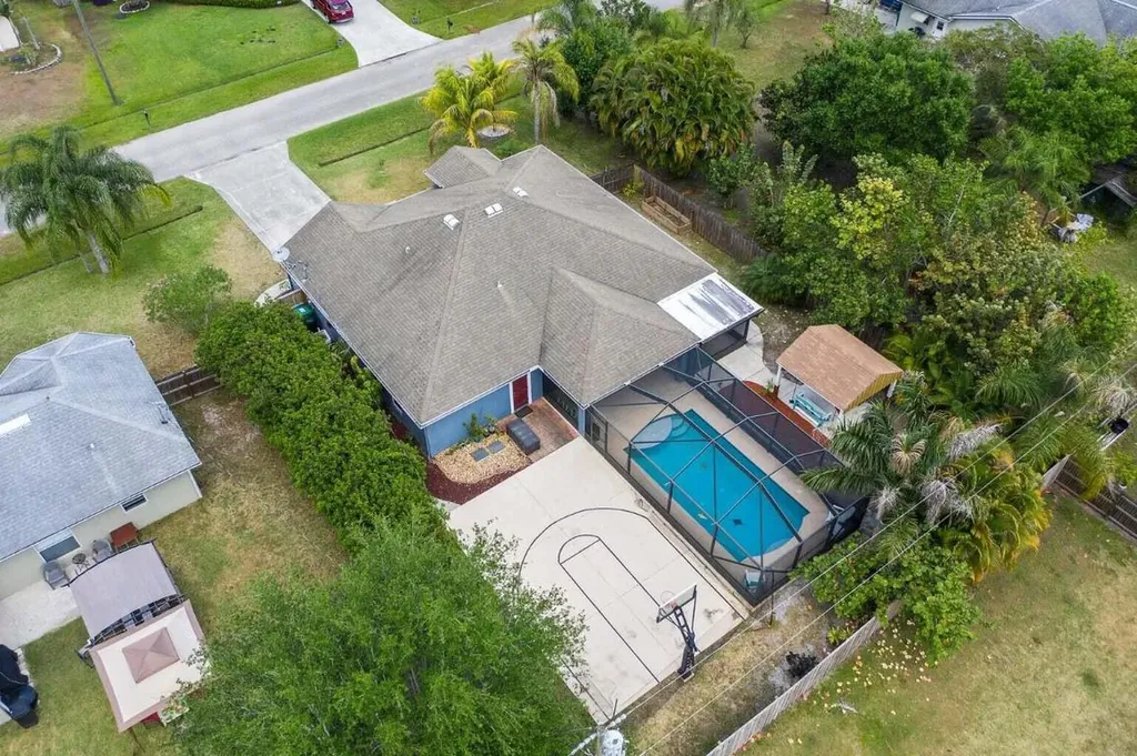534 SW Fairway Avenue Port St Lucie FL 34983