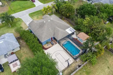534 SW Fairway Avenue Port St Lucie FL 34983