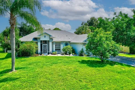 1152 SE Oriental Avenue Port St Lucie FL 34952