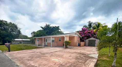 2901 Summit Street Fort Pierce FL 34982