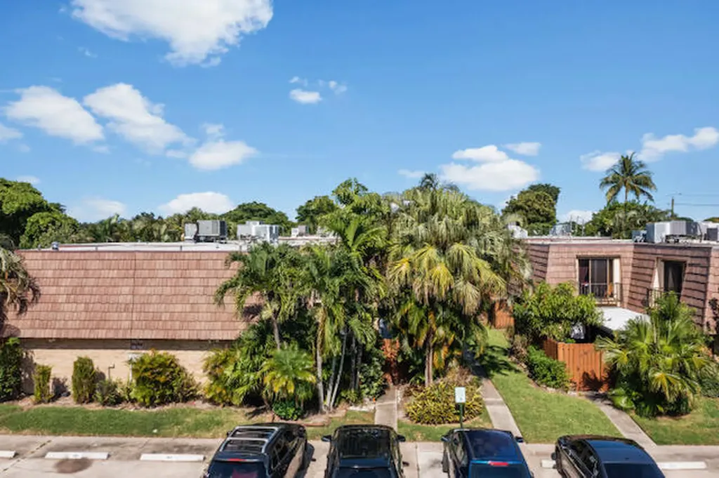 783 Springdale Circle Palm Springs FL 33461