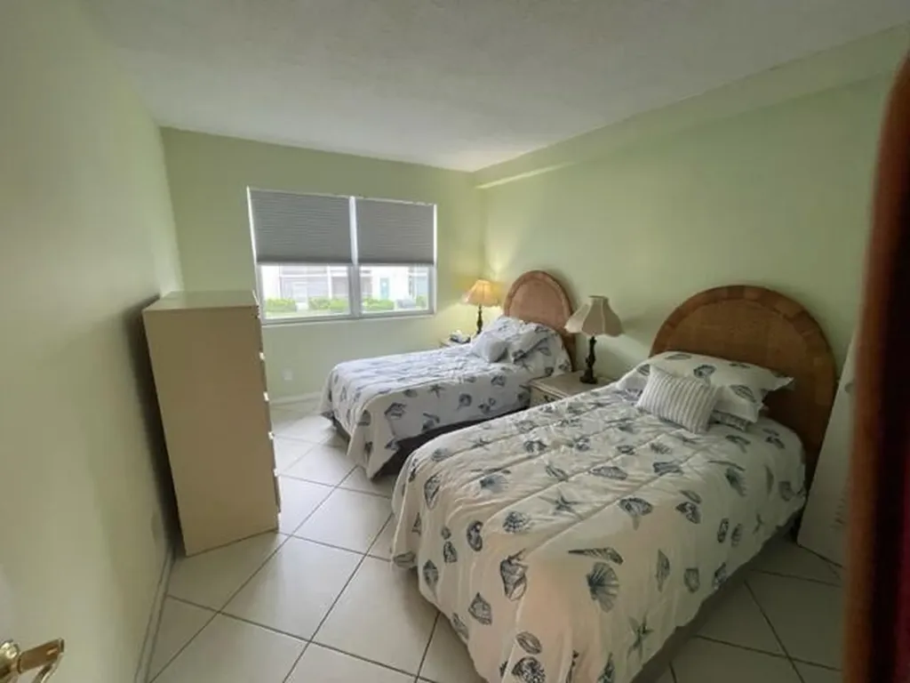 350 Horizons E Boynton Beach FL 33435