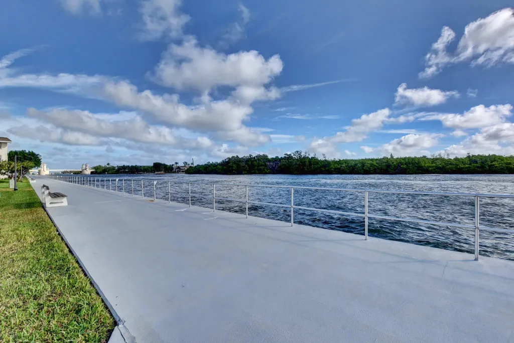 350 Horizons E Boynton Beach FL 33435