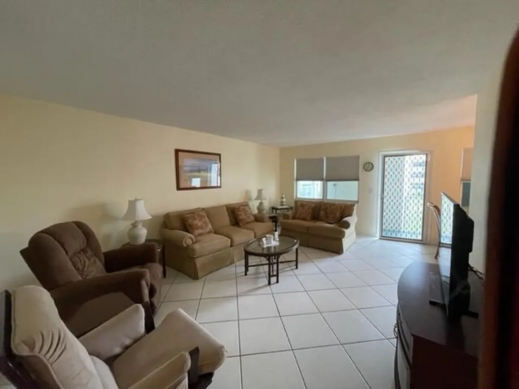 350 Horizons E Boynton Beach FL 33435