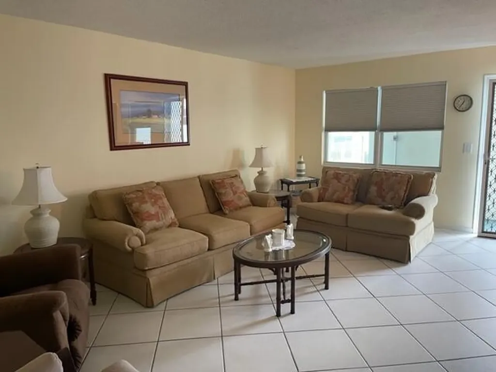 350 Horizons E Boynton Beach FL 33435