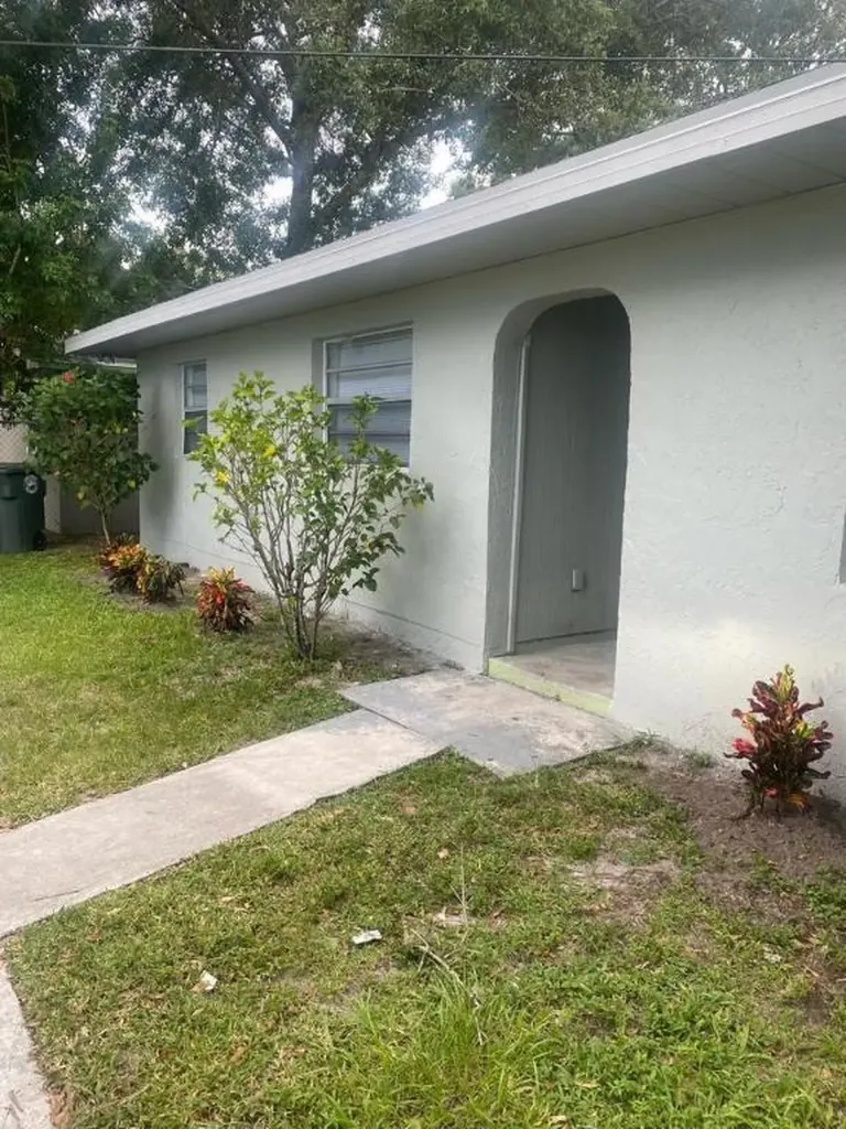109 S 31st Street Fort Pierce FL 34947