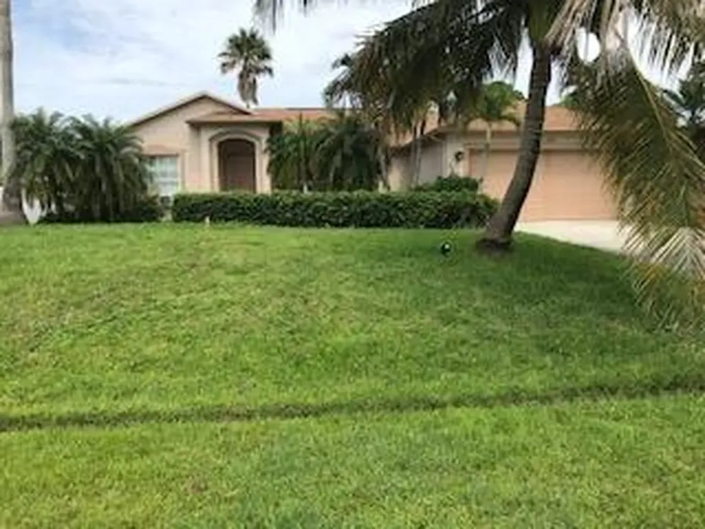 2249 SW Lawrence Street Port St Lucie FL 34953
