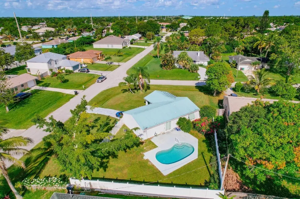 541 SE Chapman Avenue Port St Lucie FL 34984