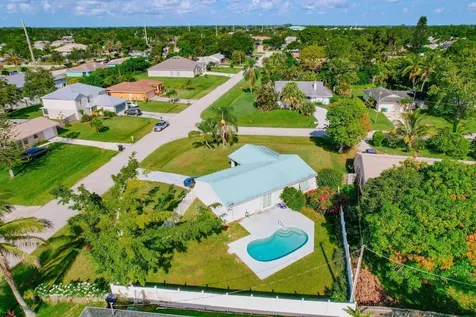 541 SE Chapman Avenue Port St Lucie FL 34984