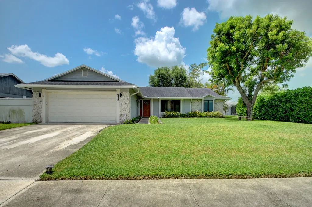 119 Parkwood Drive Royal Palm Beach FL 33411