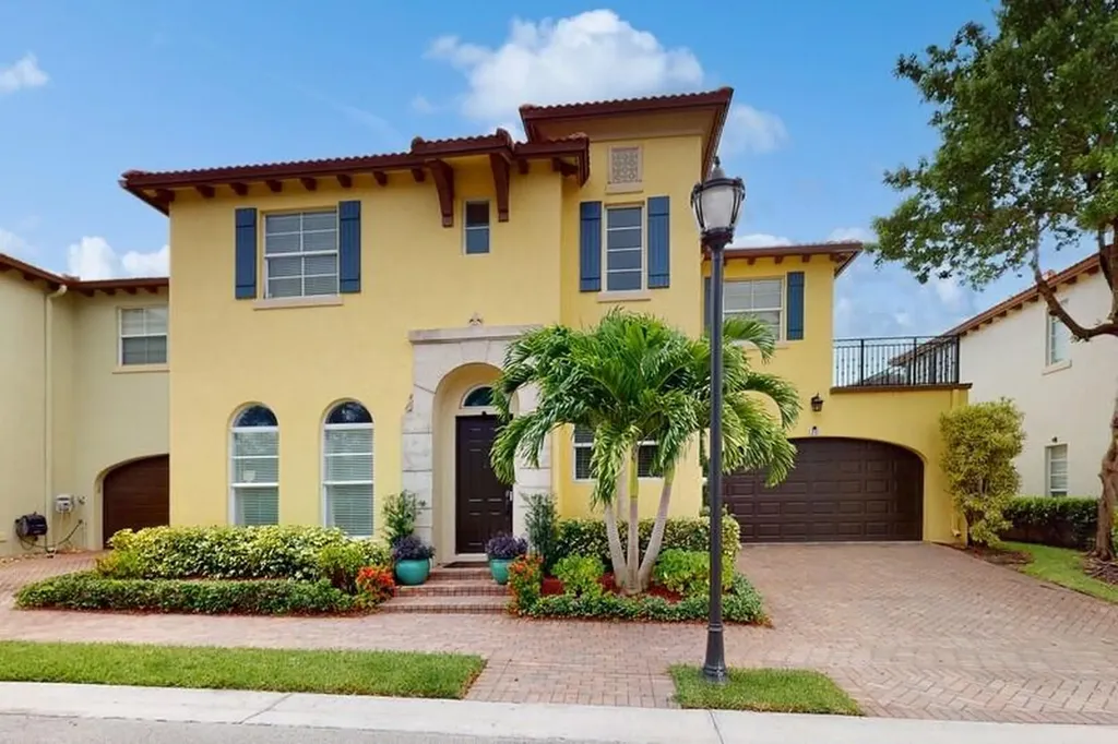 40 Via Poinciana Lane Boca Raton FL 33487