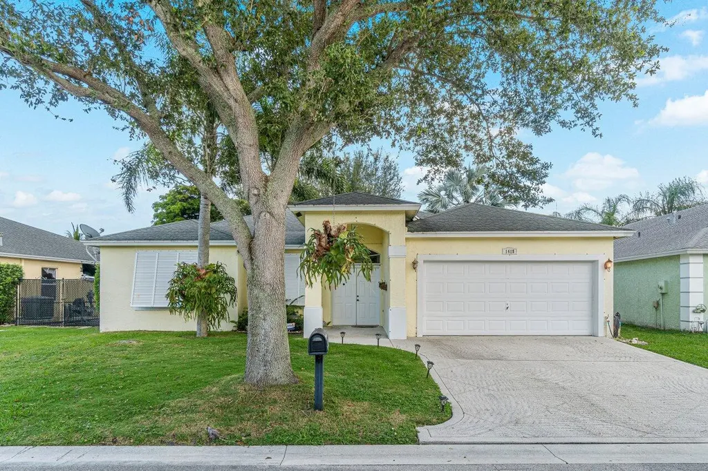 1418 Fairway Circle Greenacres FL 33413