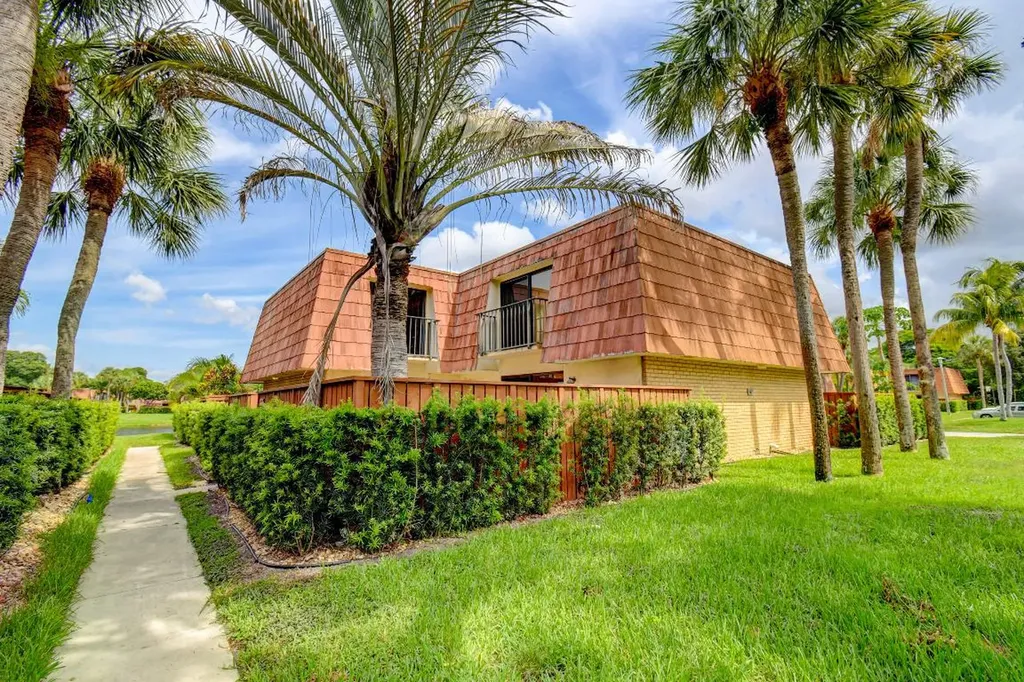 311 Live Oak Lane Boynton Beach FL 33436