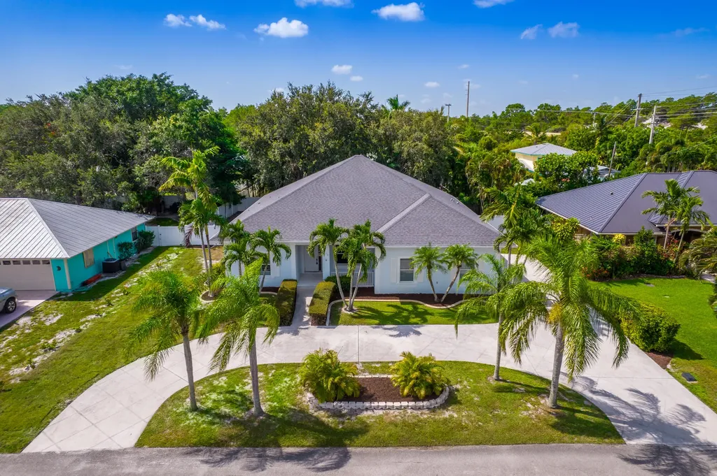 9106 SE Mercury Street Hobe Sound FL 33455