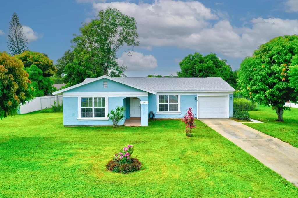 1942 SE Wheeling Lane Port St Lucie FL 34952