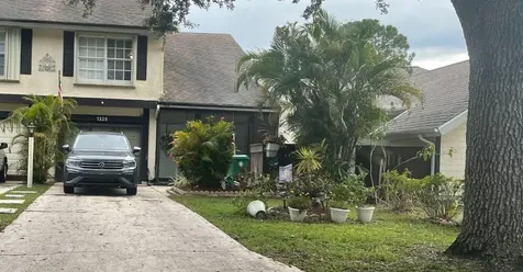 1325 SE Rivergreen Circle Port St Lucie FL 34952