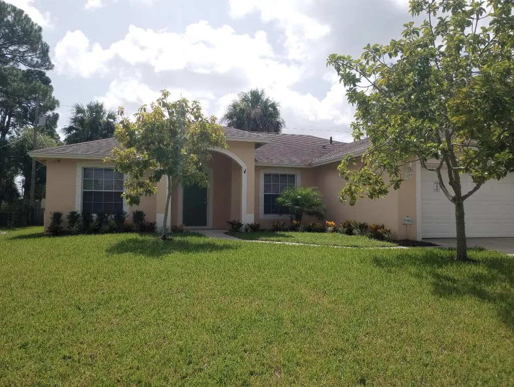 1661 SW Salvatierra Boulevard Port St Lucie FL 34987