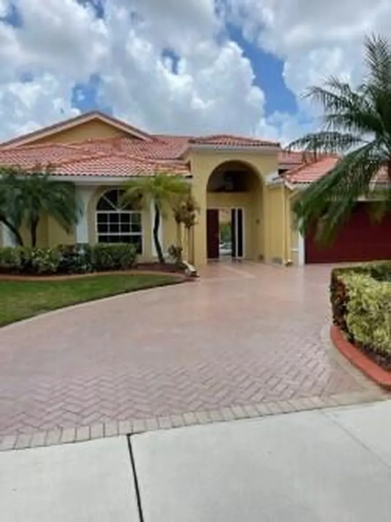 9978 N Springs Way Coral Springs FL 33076