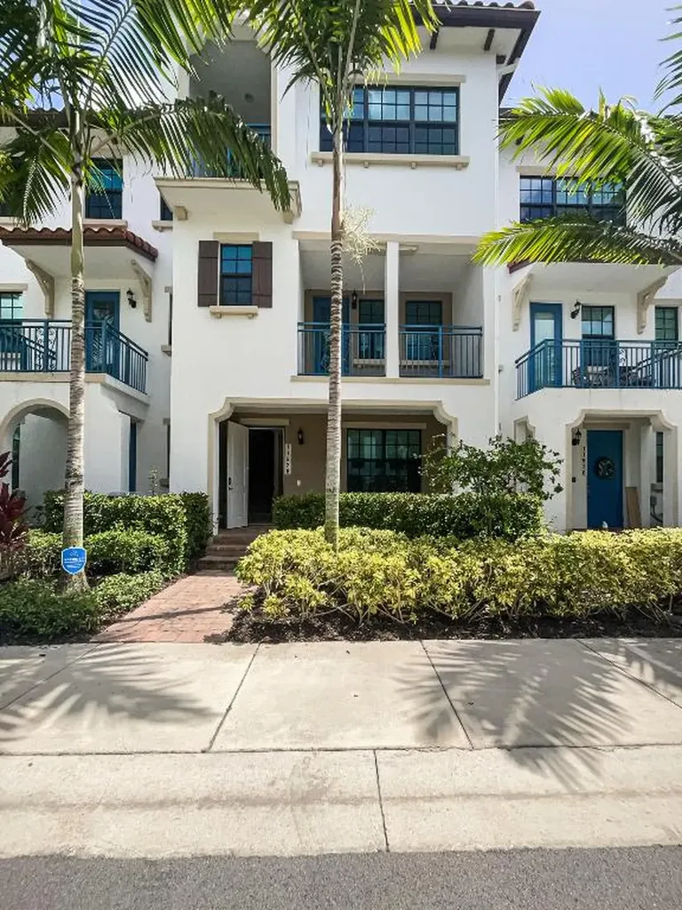 11528 SW 14th Street Pembroke Pines FL 33025