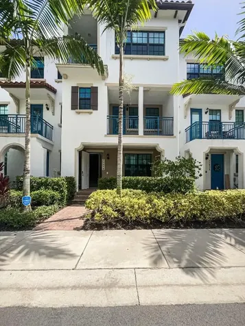 11528 SW 14th Street Pembroke Pines FL 33025