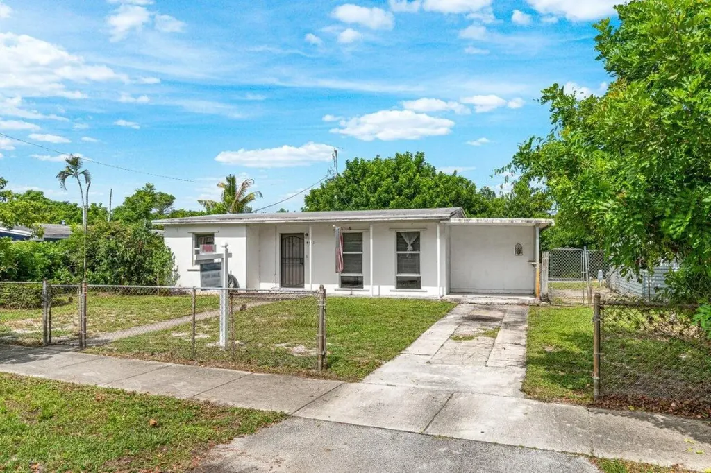 4431 NE 2nd Terrace Deerfield Beach FL 33064