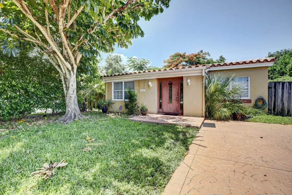 1423 NE 180th Street North Miami Beach FL 33162