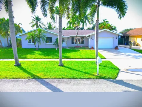 5073 Woodstone Circle N Lake Worth FL 33463