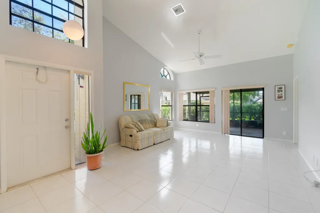 10873 Stafford Circle N Boynton Beach FL 33436