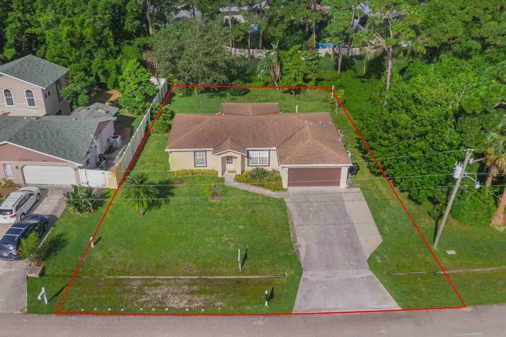 1986 SW Brisbane Street Port St Lucie FL 34984