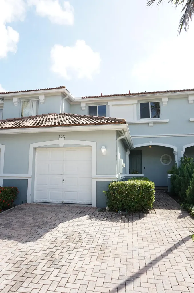 2019 Oakhurst Way Riviera Beach FL 33404