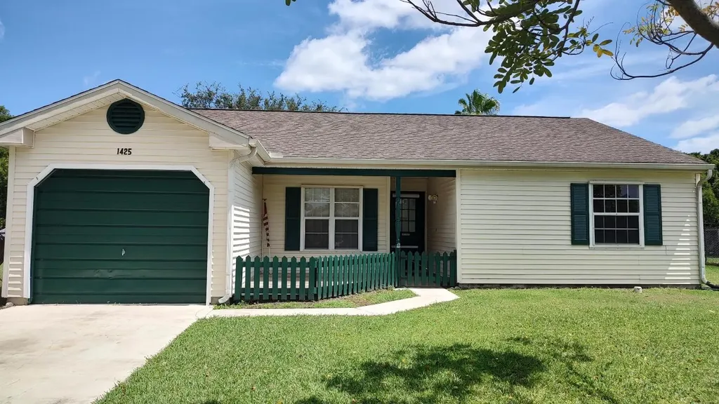 1425 SE North Balcourt Court Port St Lucie FL 34952