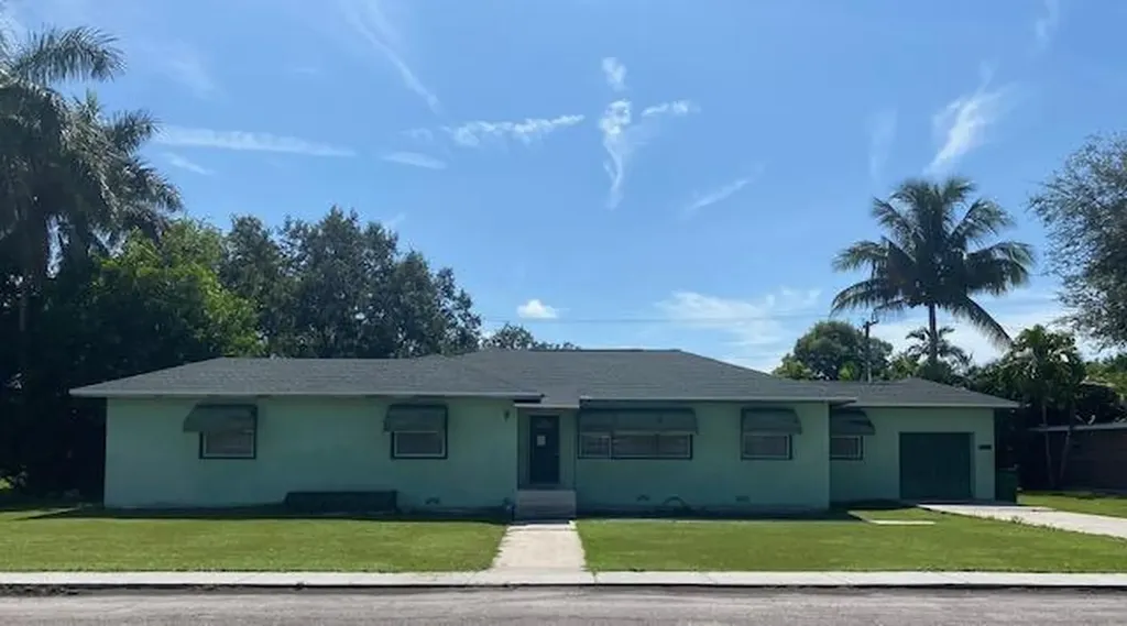 140 S Elm Avenue Pahokee FL 33476