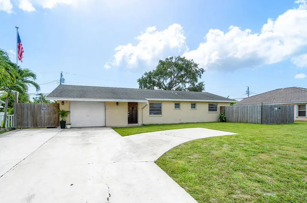 6692 Osborne Drive Lake Worth FL 33462
