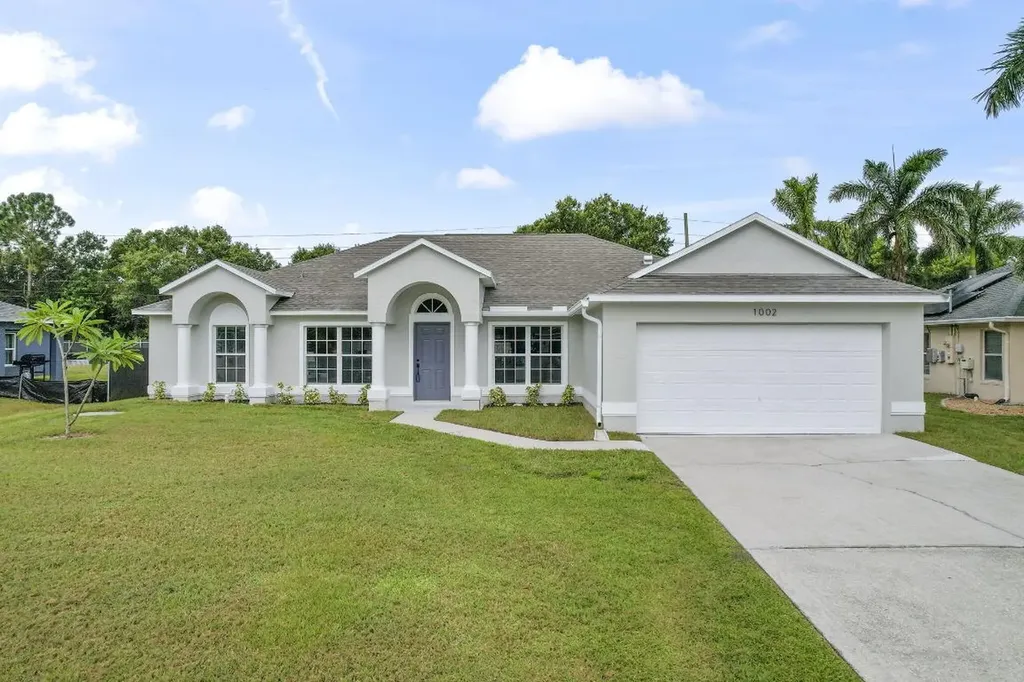 1002 SW Eureka Avenue Port St Lucie FL 34953