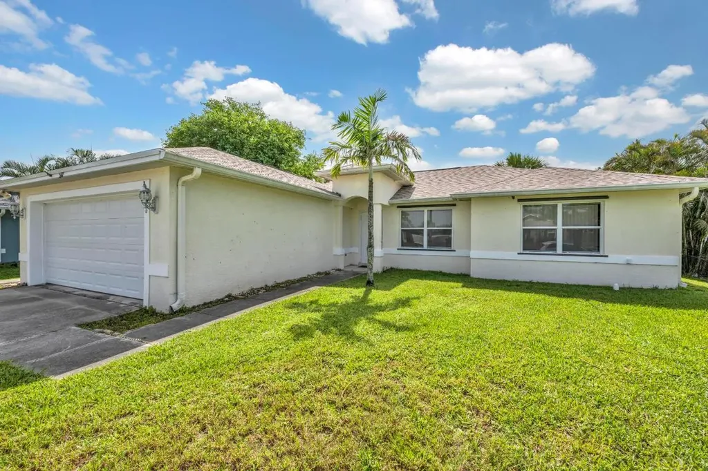 2537 SW Deckard Street Port St Lucie FL 34953