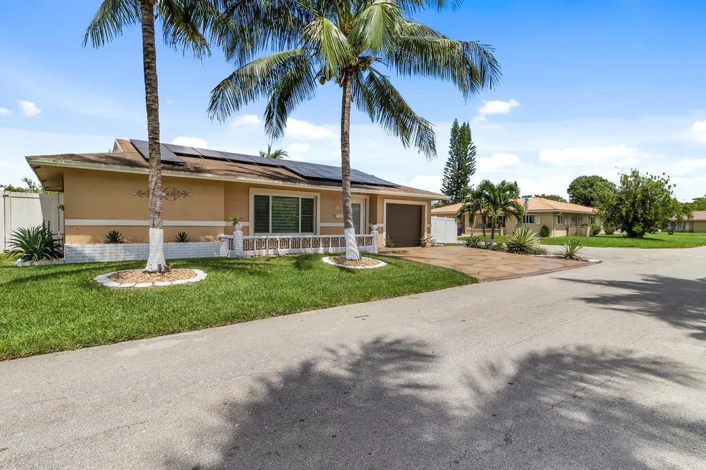 7615 NW 72nd Avenue Tamarac FL 33321