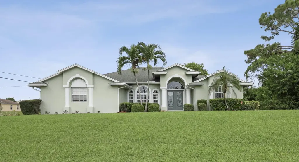 283 SW Nabble Avenue Port St Lucie FL 34953