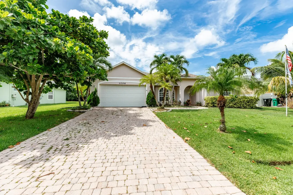 1206 SW Chase Road Port St Lucie FL 34953